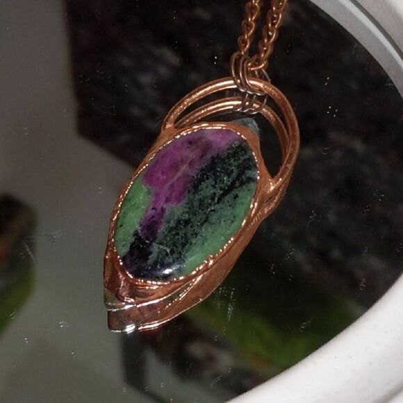 'Delician' Moss Agate, Unakite & Ruby in Zoisite Necklace - Picture 3 of 6